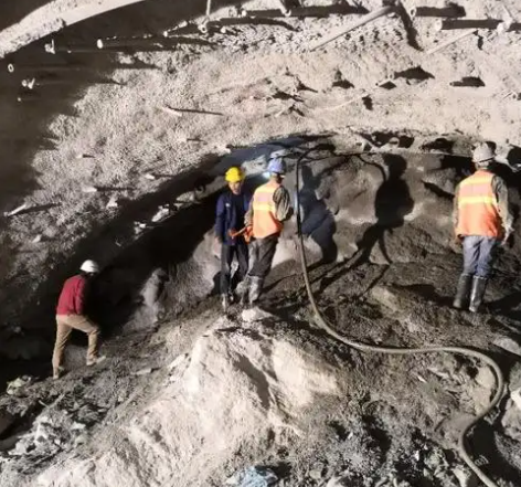 汝州拱顶带模注浆料的施工流程及注意事项